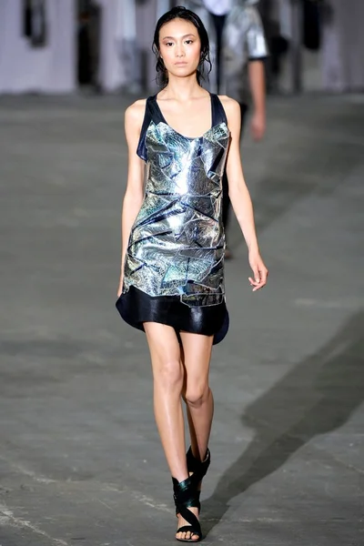Look 15
